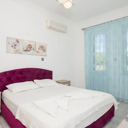 Fethiye-kaya Koey'de 6 Kisilik Devina * Keciler