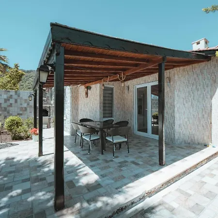 Fethiye-kaya Koey'de 6 Kisilik Devina Keciler